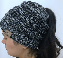 Charger l&#39;image dans la galerie, High Bun Ponytail Beanie Hat Chunky Soft Stretch Cable Knit Warm Fuzzy Lined Skull Beanie Acrylic Hats Men And Women
