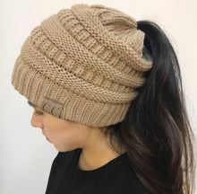 Charger l&#39;image dans la galerie, High Bun Ponytail Beanie Hat Chunky Soft Stretch Cable Knit Warm Fuzzy Lined Skull Beanie Acrylic Hats Men And Women
