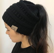 Charger l&#39;image dans la galerie, High Bun Ponytail Beanie Hat Chunky Soft Stretch Cable Knit Warm Fuzzy Lined Skull Beanie Acrylic Hats Men And Women
