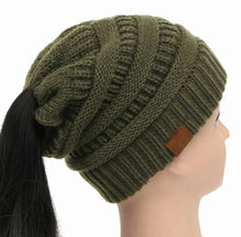 Charger l&#39;image dans la galerie, High Bun Ponytail Beanie Hat Chunky Soft Stretch Cable Knit Warm Fuzzy Lined Skull Beanie Acrylic Hats Men And Women
