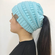 Charger l&#39;image dans la galerie, High Bun Ponytail Beanie Hat Chunky Soft Stretch Cable Knit Warm Fuzzy Lined Skull Beanie Acrylic Hats Men And Women
