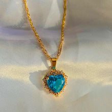 Load image into Gallery viewer, Heart Gold shred Necklace
