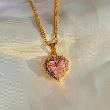 Load image into Gallery viewer, Heart Gold shred Necklace
