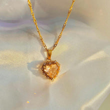 Load image into Gallery viewer, Heart Gold shred Necklace
