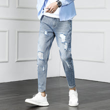 Load image into Gallery viewer, Ripped cropped Jeans
