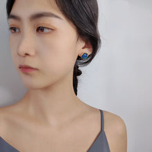 Load image into Gallery viewer, Minimalist Stud Earring
