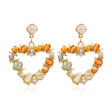 Charger l&#39;image dans la galerie, Heart Shaped Pearl Earring
