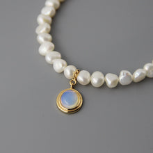 Load image into Gallery viewer, Round Medal Pearl Necklace
