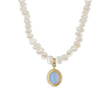 Load image into Gallery viewer, Round Medal Pearl Necklace
