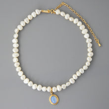 Load image into Gallery viewer, Round Medal Pearl Necklace
