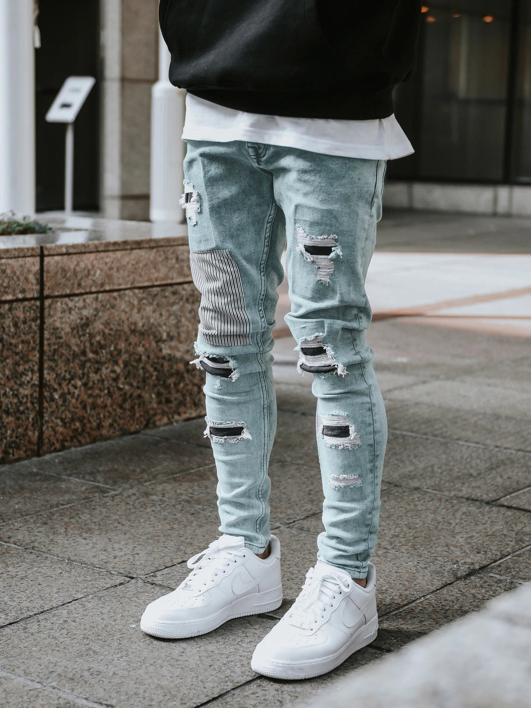 Jeans im used look mit vielen Details